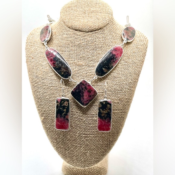 Beautiful Deep Dark Red Rhodonite Necklace & Earrings Set - Picture 1 of 5